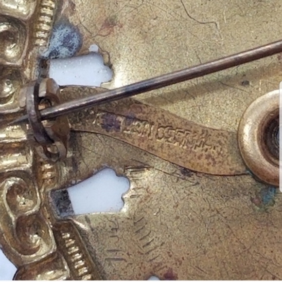 VINTAGE WESTERN GERMANY FRAGONARD STYLE CAMEO SUGARED BROOCH - Picture 4 of 4